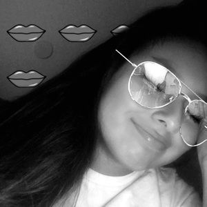 Meet your Posher, Mia